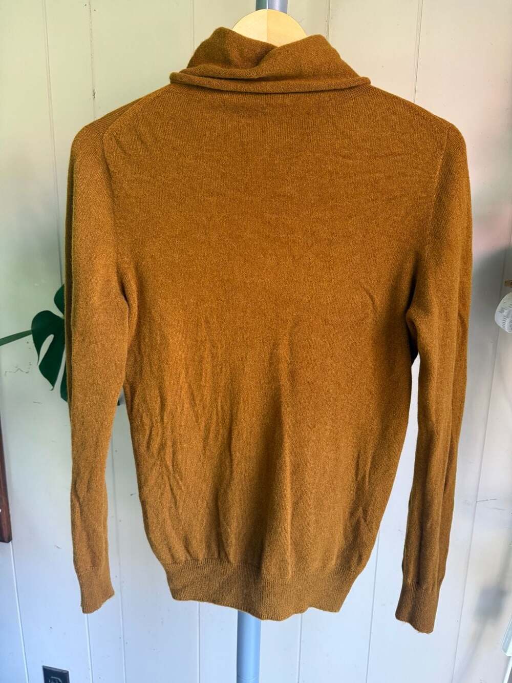 Uniqlo 100% Superfine Merino Wool Turtleneck Sweater Mustard Brown Size M - Picture 4 of 4